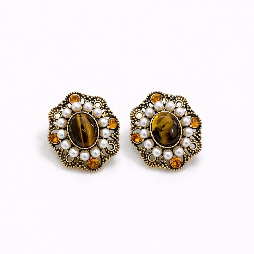 ⚜️ Vintage Design Gold Stud Earrings
